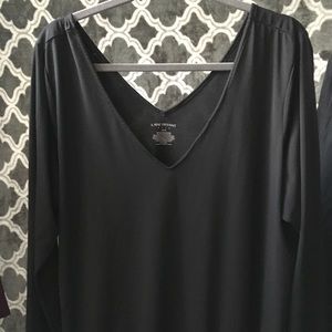 🎄 4 for $20 Lane Bryant V-neck with lace bottom🎄